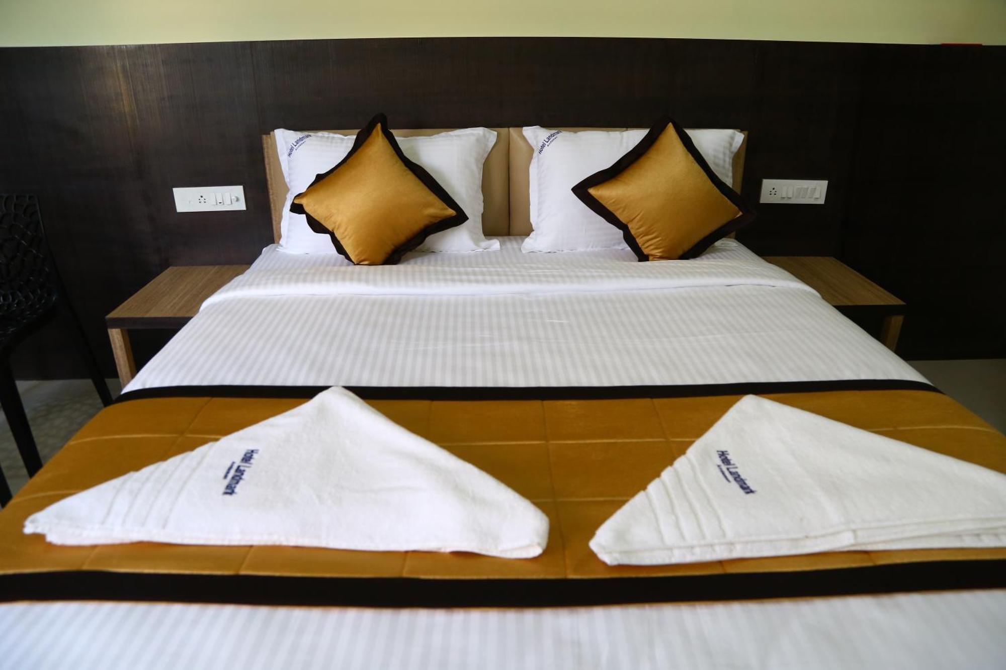 Hotel Landmark Port Blair Exteriör bild