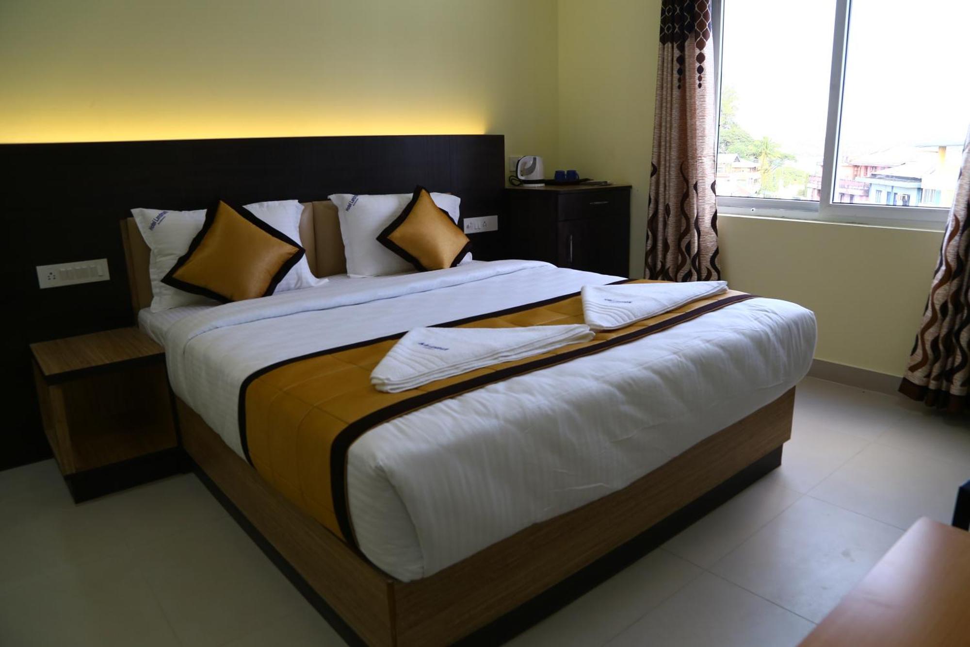 Hotel Landmark Port Blair Exteriör bild